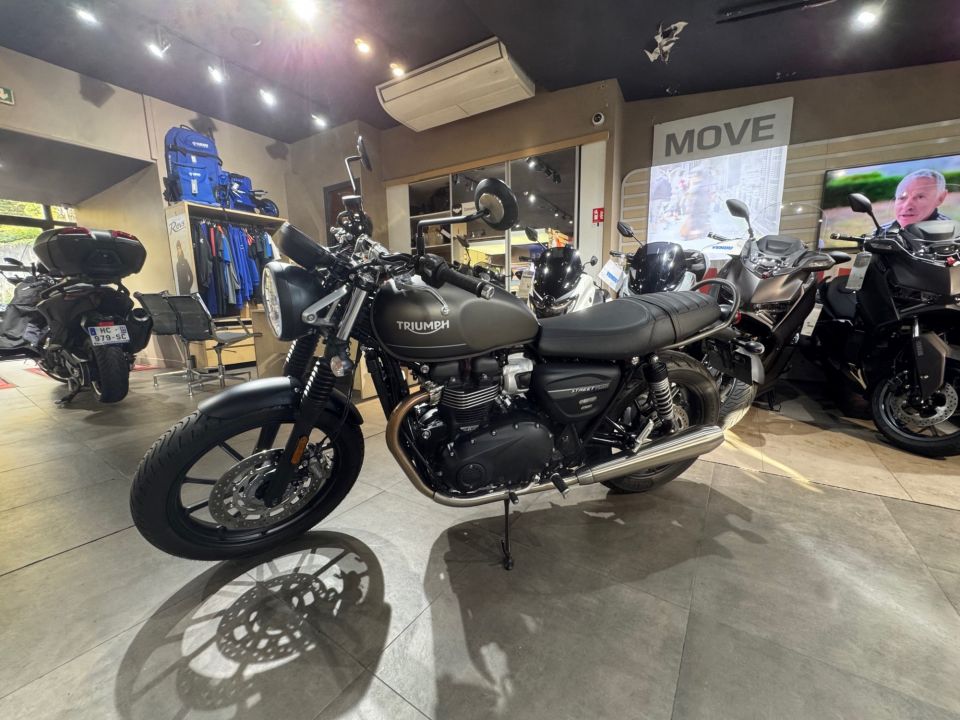 TRIUMPH STREET TWIN  900 0