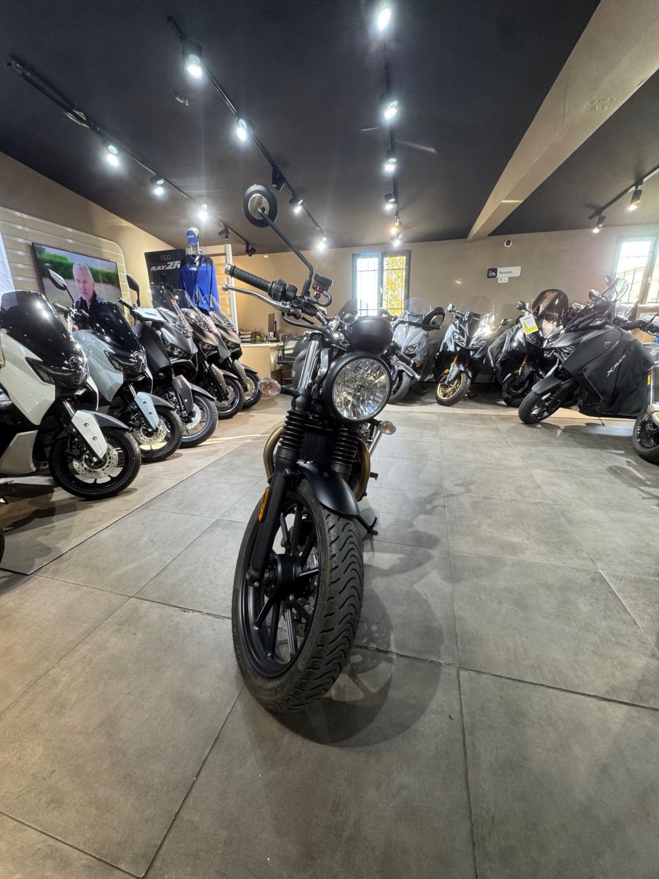 TRIUMPH STREET TWIN  900 2