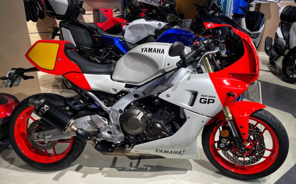 YAMAHA XSR 900 GP 2