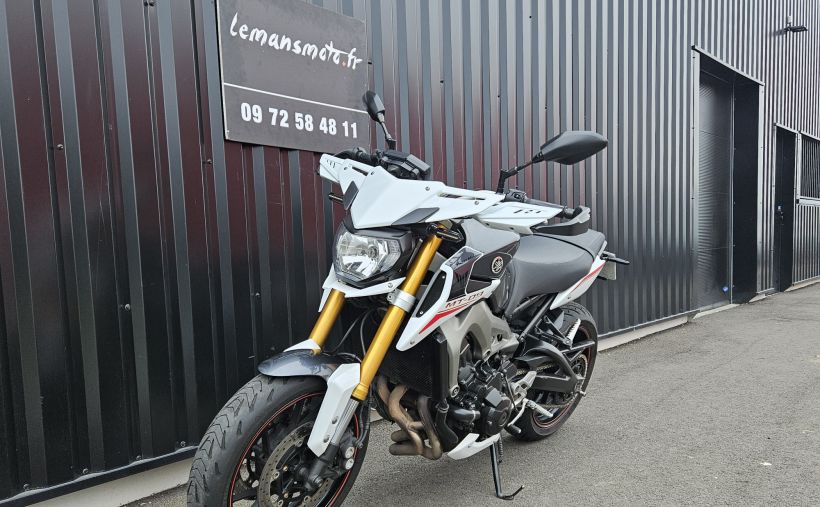 YAMAHA MT-09 STREET R. 4