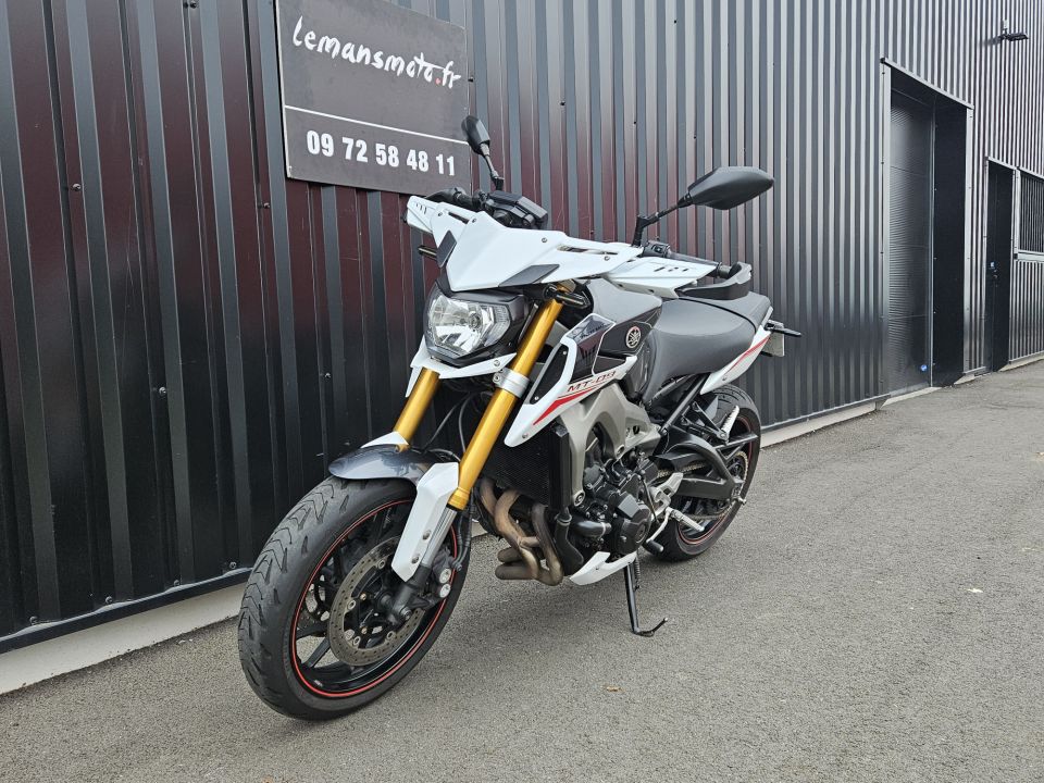 YAMAHA MT-09 STREET R. 20