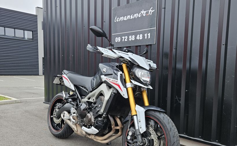 YAMAHA MT-09 STREET R. 1