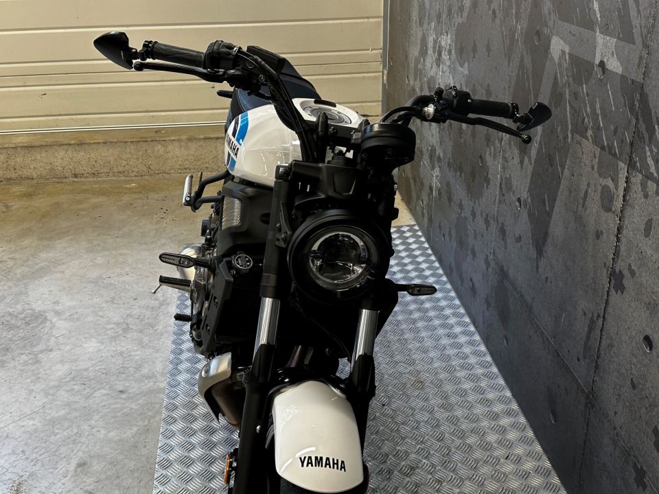 YAMAHA XSR 700 ABS 9
