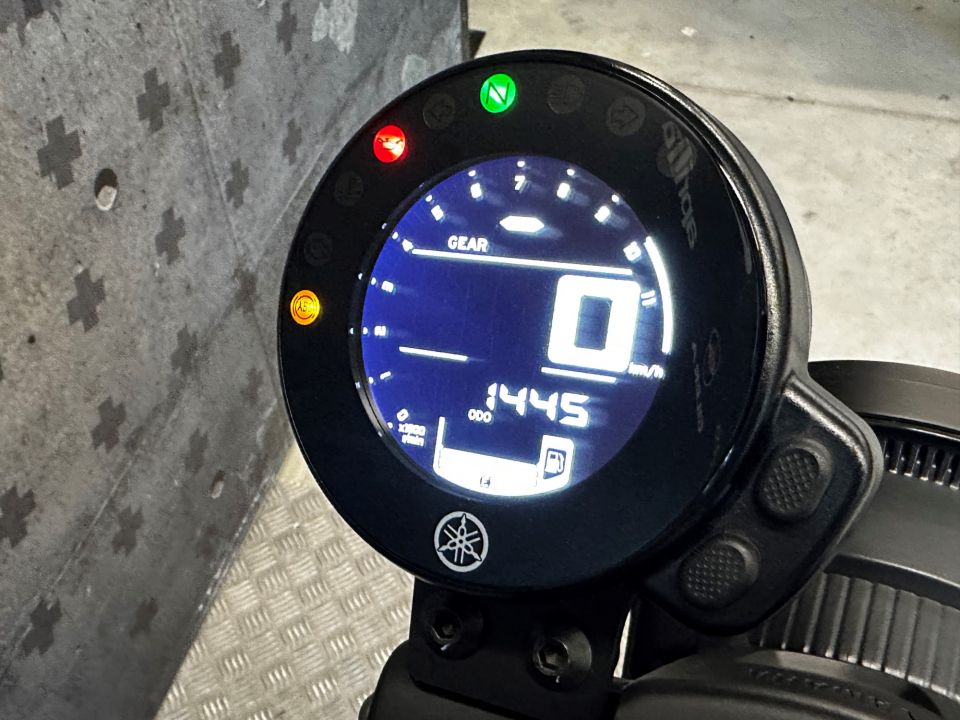 YAMAHA XSR 700 ABS 27