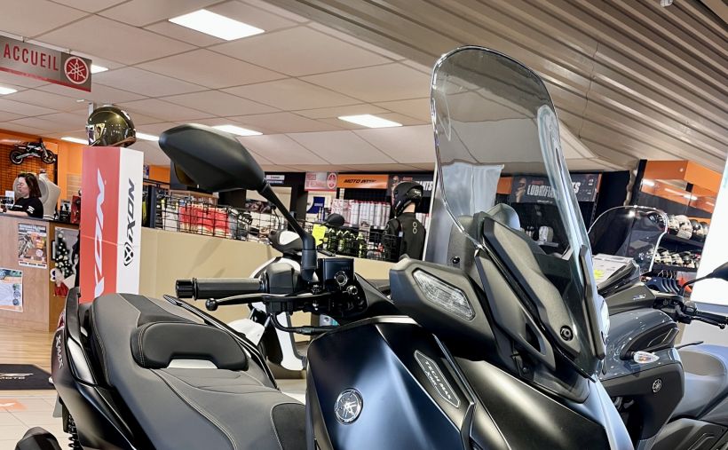 YAMAHA XMAX 300 Tech Max 0