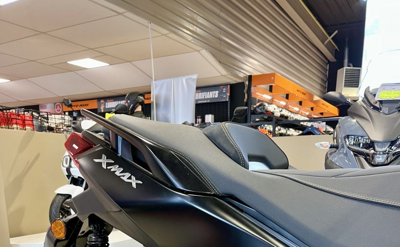 YAMAHA XMAX 300 Tech Max 1