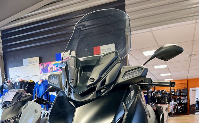 YAMAHA XMAX 300 Tech Max 3