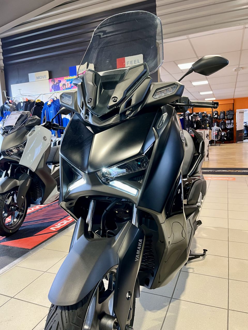 YAMAHA XMAX 300 Tech Max 15