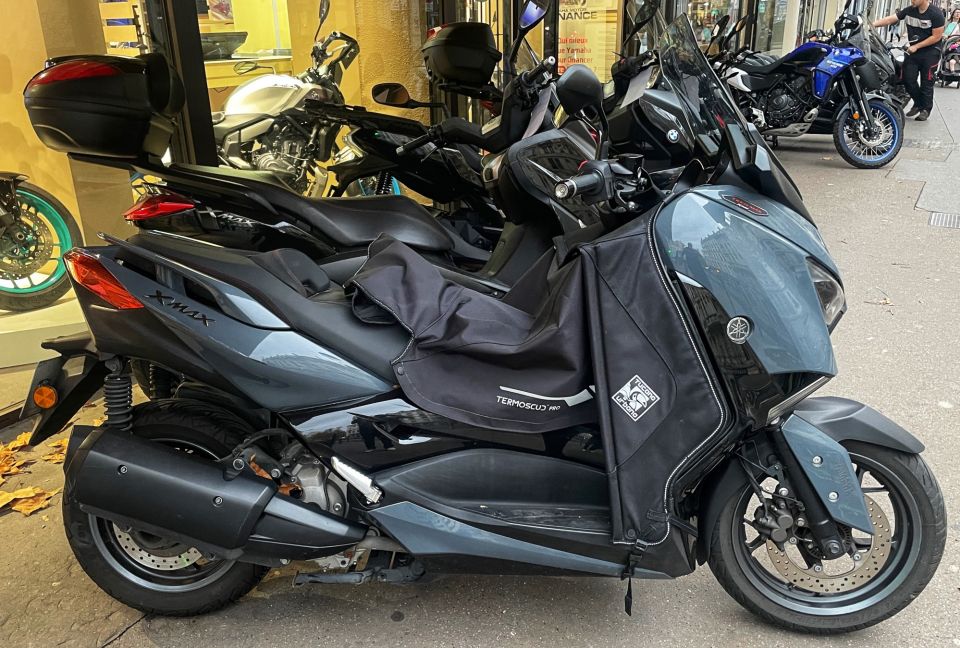 YAMAHA XMAX 300 Tech Max 1