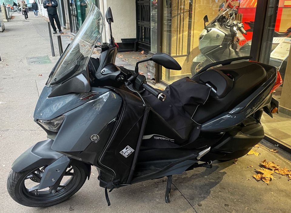 YAMAHA XMAX 300 Tech Max 2