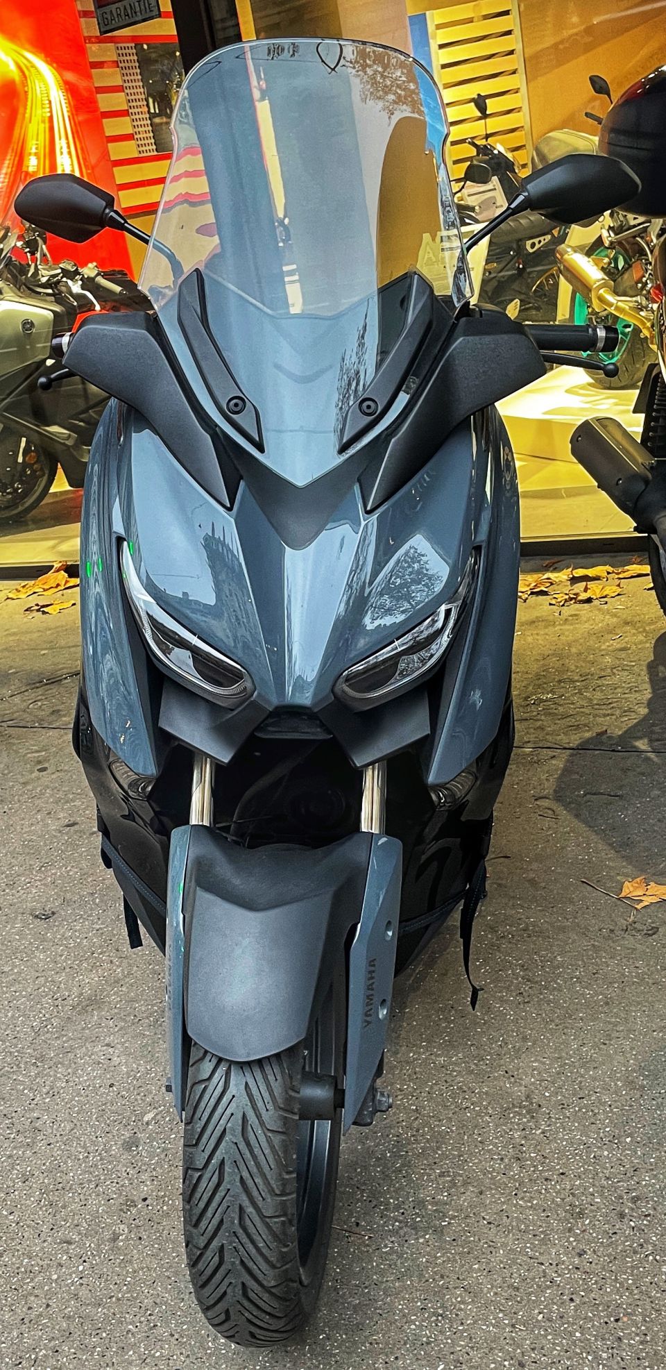 YAMAHA XMAX 300 Tech Max 3