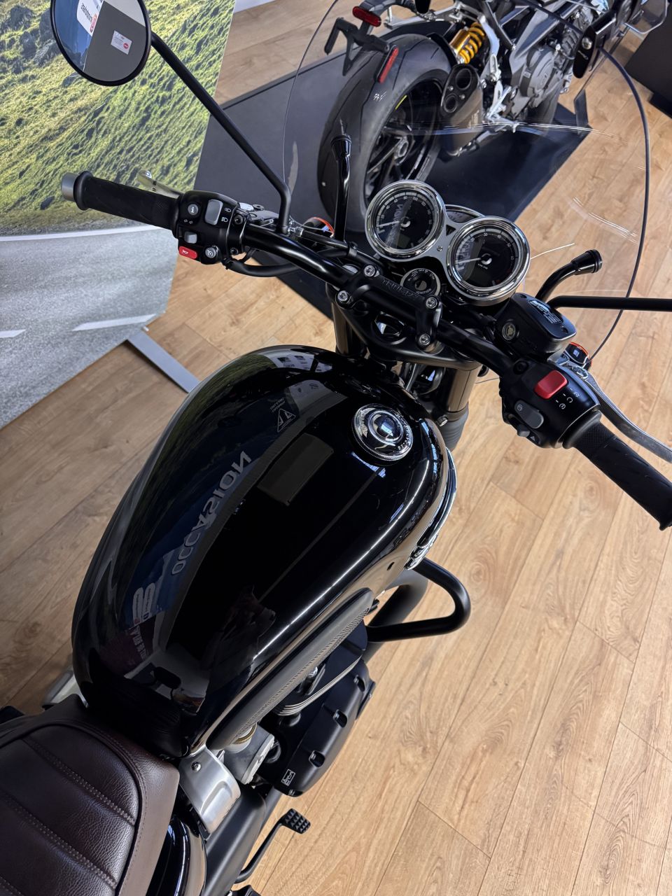 TRIUMPH Bonneville T120 Black 2