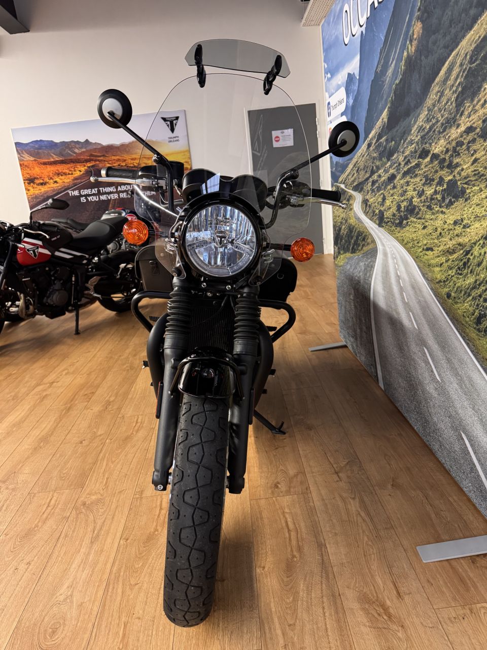 TRIUMPH Bonneville T120 Black 4