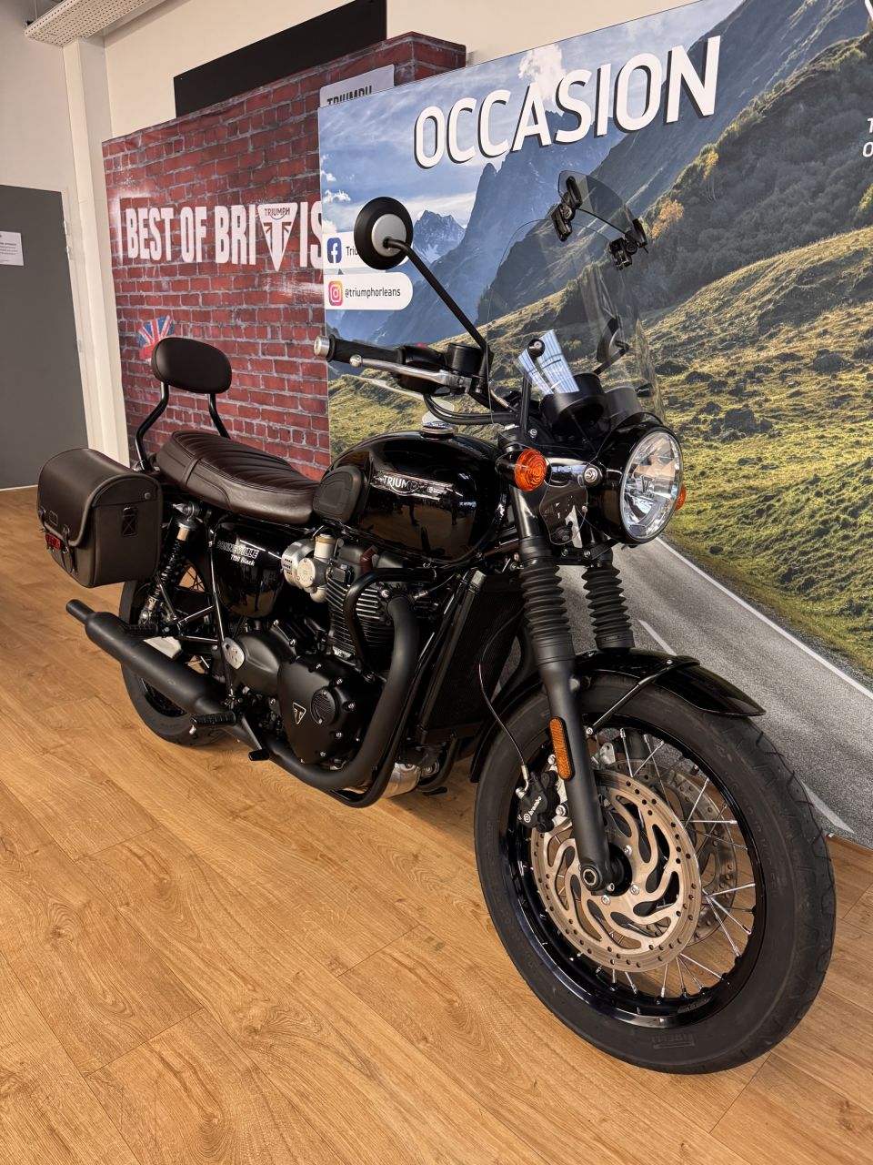 TRIUMPH Bonneville T120 Black 6