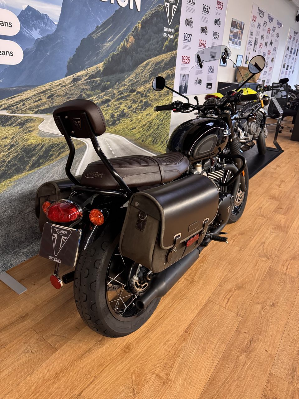 TRIUMPH Bonneville T120 Black 8