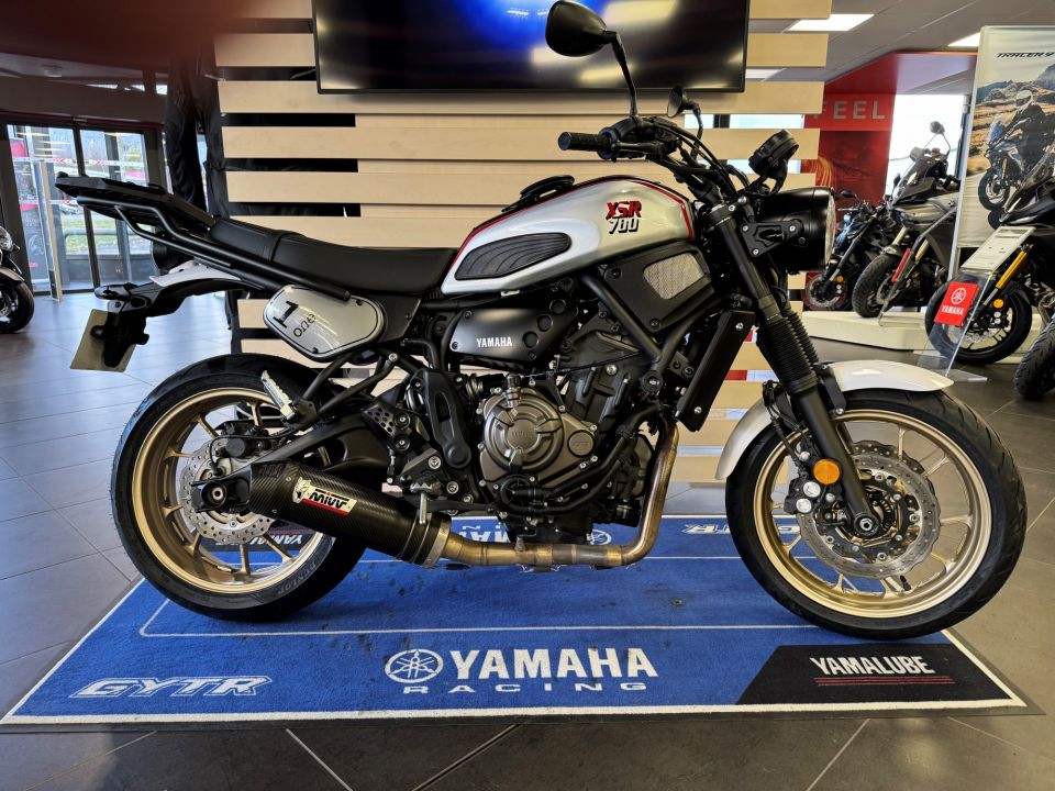 YAMAHA XSR 700 XTRIBUTE 0