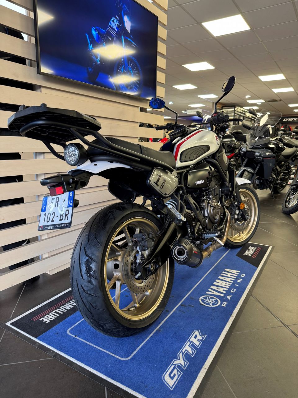 YAMAHA XSR 700 XTRIBUTE 4