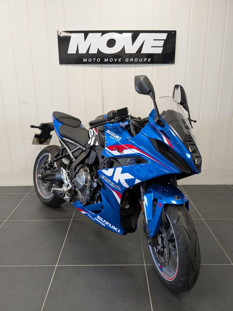 SUZUKI GSX-8R 1