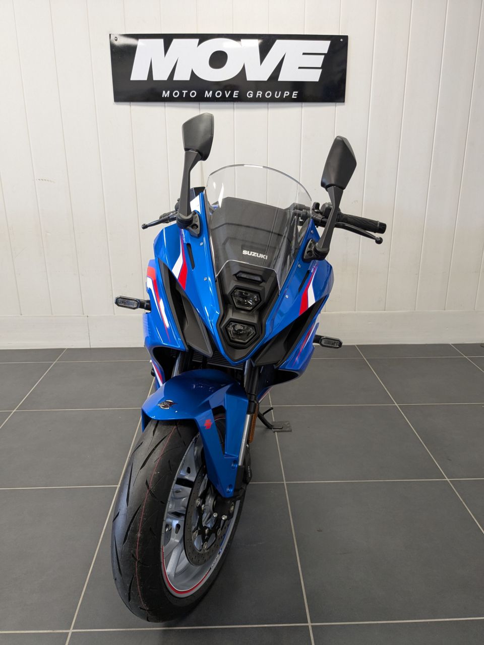 SUZUKI GSX-8R 2