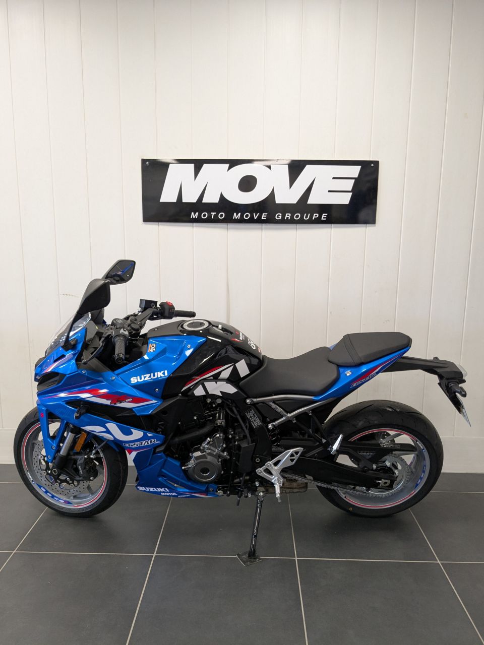 SUZUKI GSX-8R 4