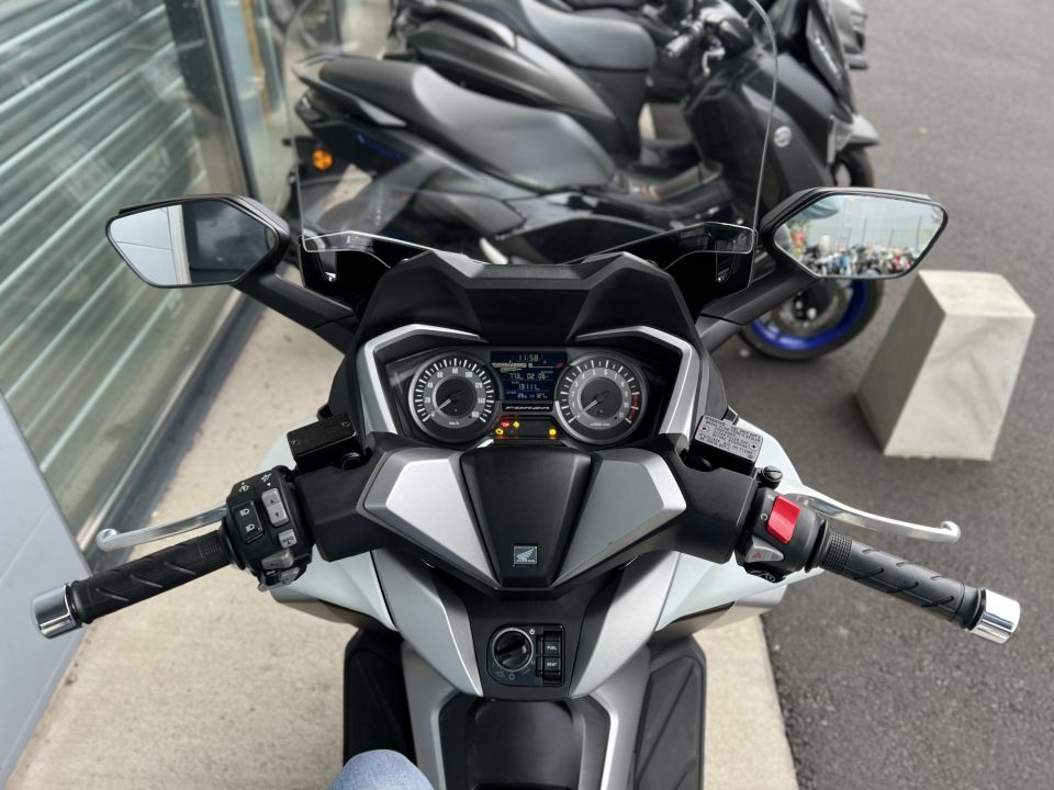 HONDA NSS FORZA 300 6