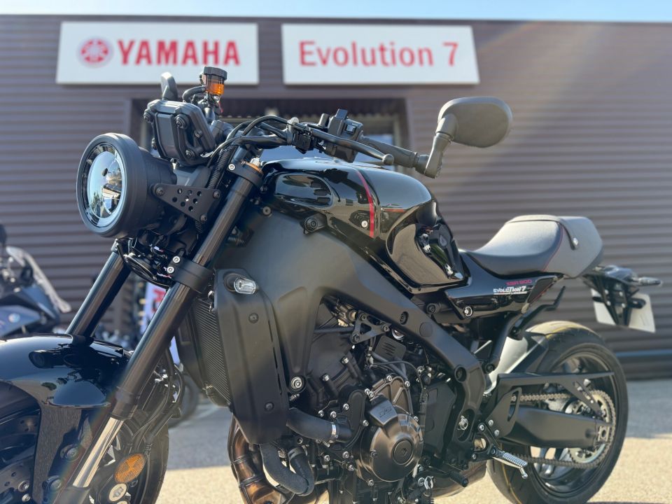 YAMAHA XSR 900 ABS 4
