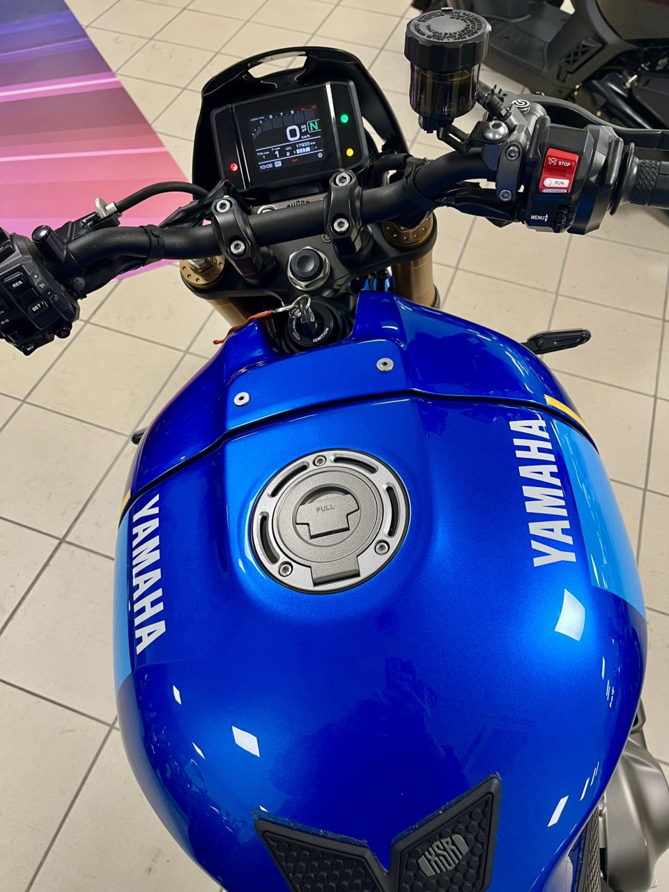 YAMAHA XSR 900 ABS 20