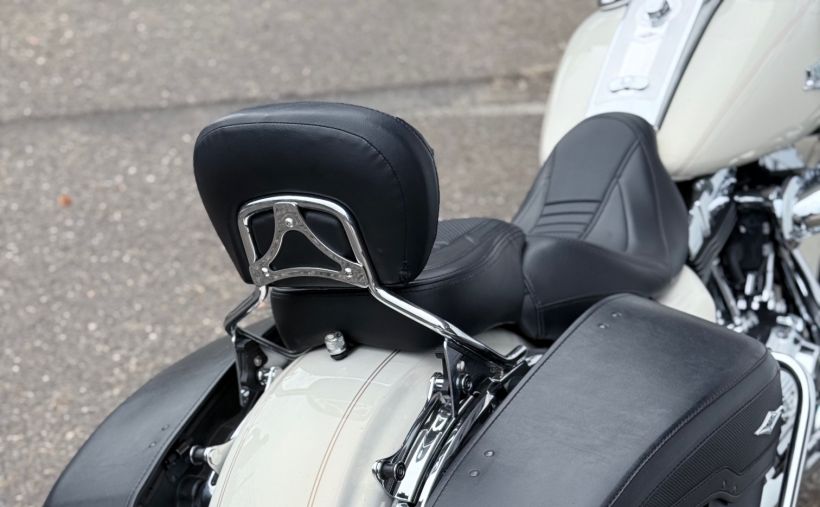 HARLEY-DAVIDSON ROAD KING CLASSIC 1690 9