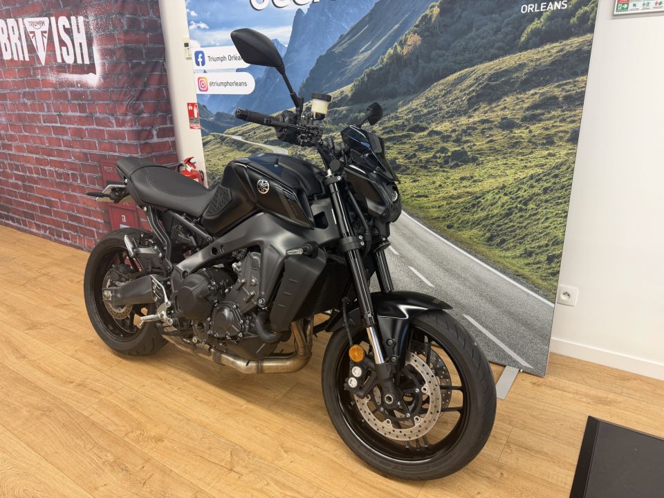 YAMAHA MT-09 6