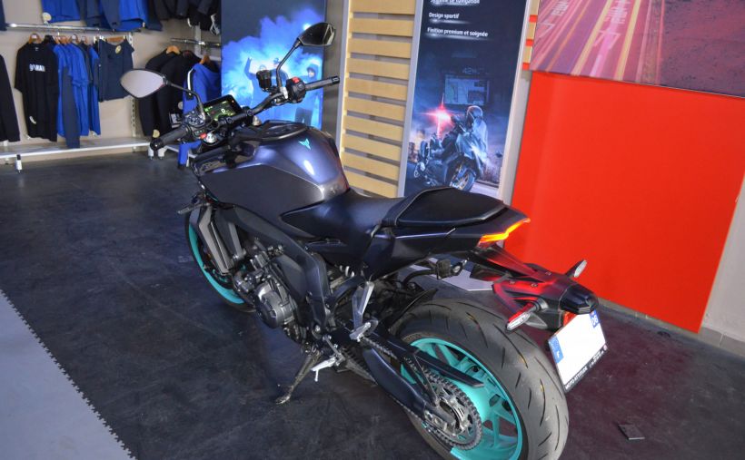 YAMAHA MT-09 1