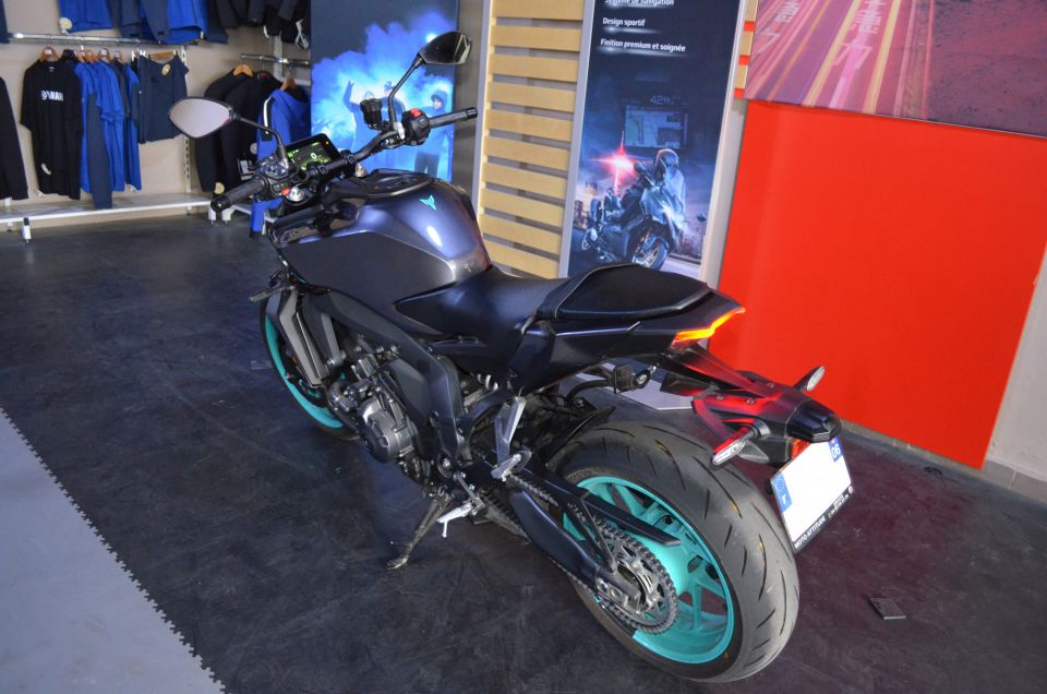 YAMAHA MT-09 1