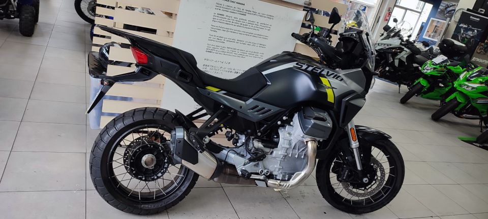 MOTO GUZZI STELVIO 9