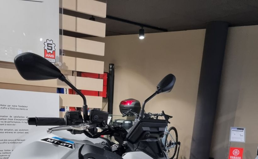 YAMAHA MT-07 Y-AMT 1