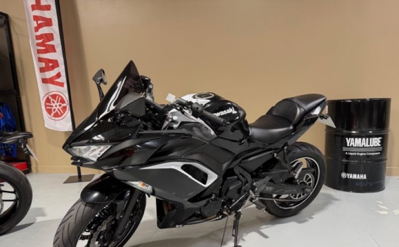 KAWASAKI NINJA 650 1