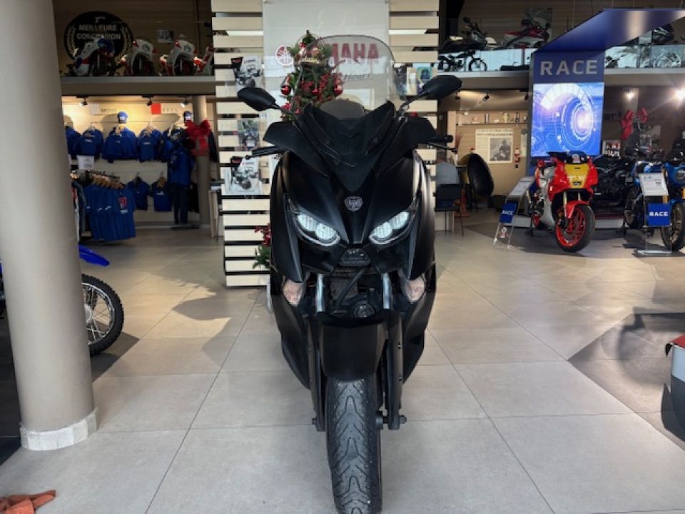 YAMAHA X-MAX 125 IRON MAX  67€/MOIS* FAIBLE KILOMETRAGE 1ERE MAIIN 2400€ D'EQUIPEMENT 2