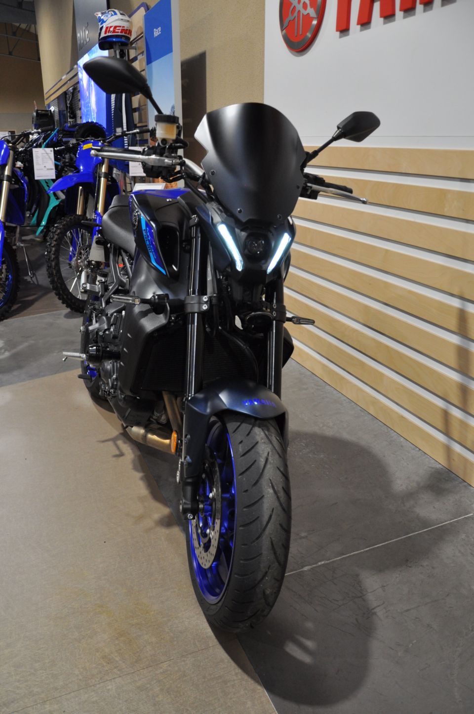 YAMAHA MT-09 5