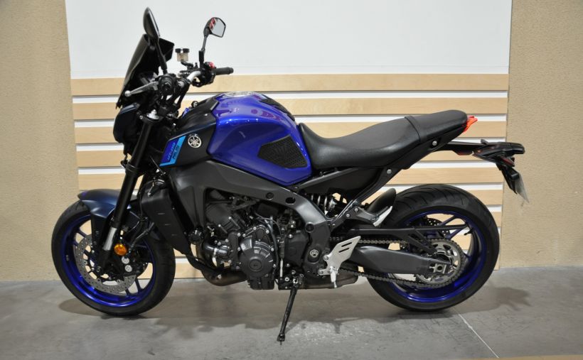 YAMAHA MT-09 6