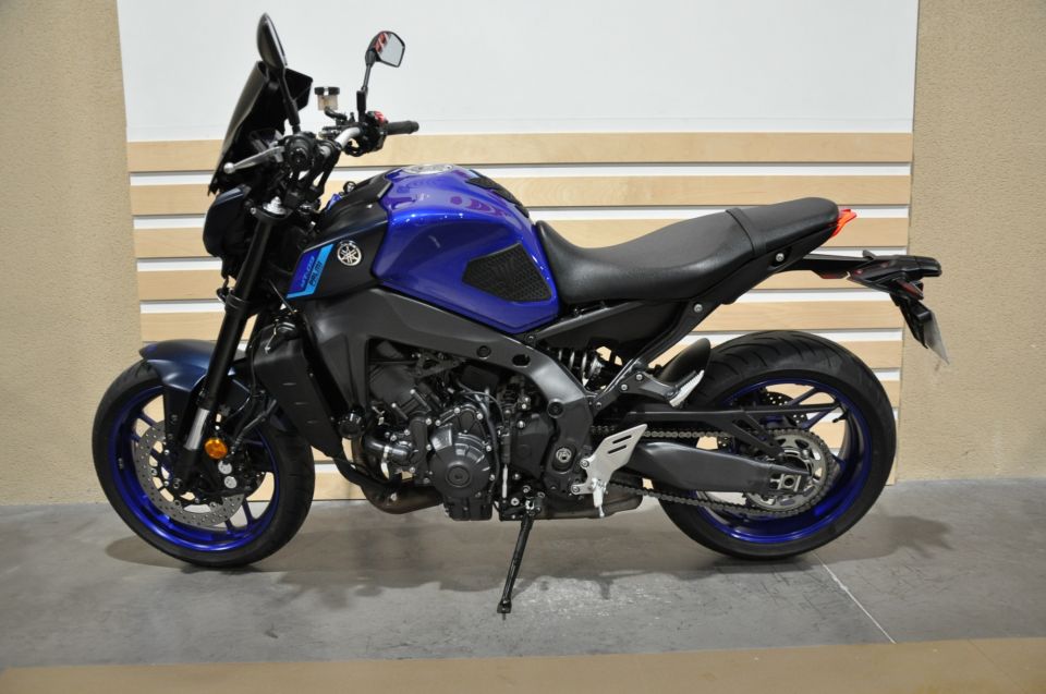 YAMAHA MT-09 6