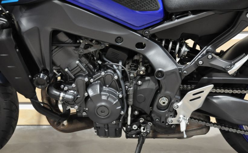 YAMAHA MT-09 7