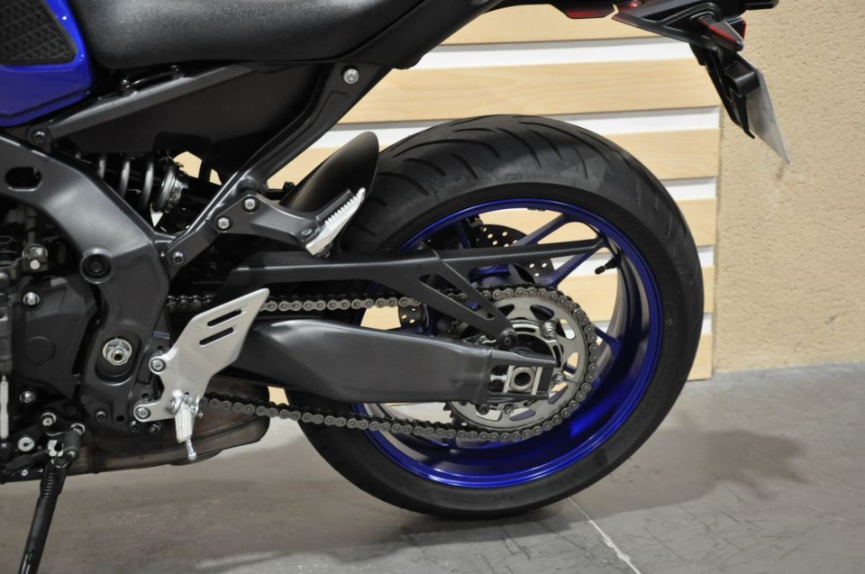 YAMAHA MT-09 8