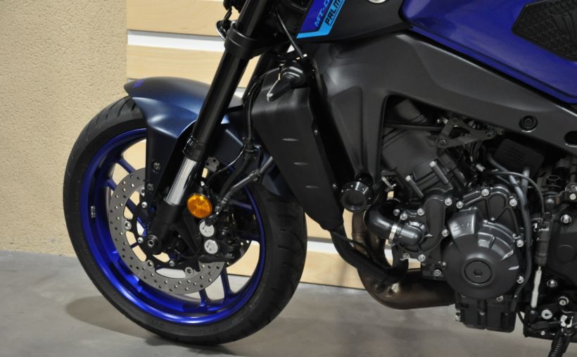 YAMAHA MT-09 9
