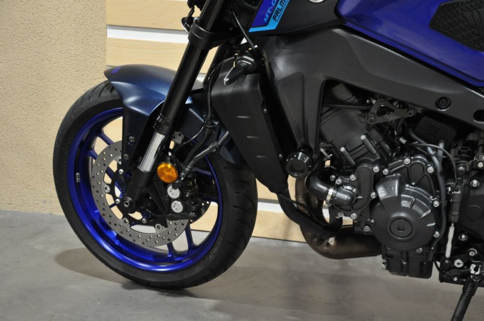 YAMAHA MT-09 9
