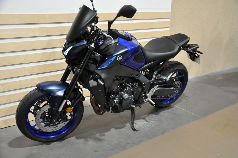 YAMAHA MT-09 11