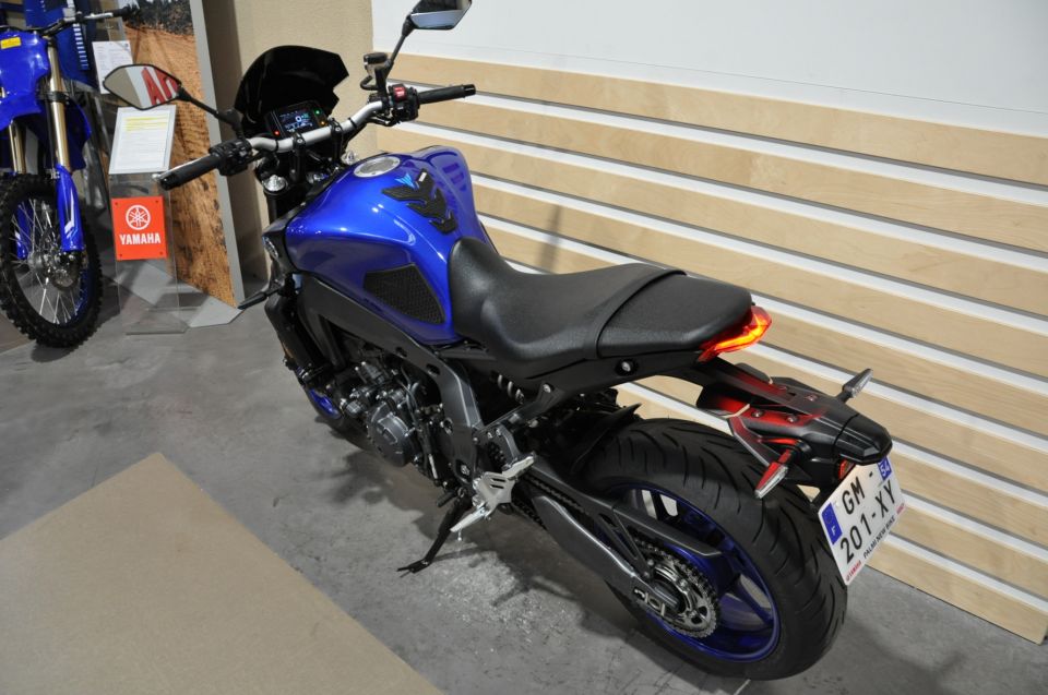 YAMAHA MT-09 12