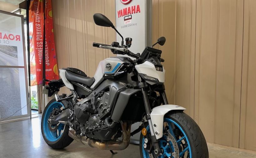 YAMAHA MT-09  Y-AMT 0