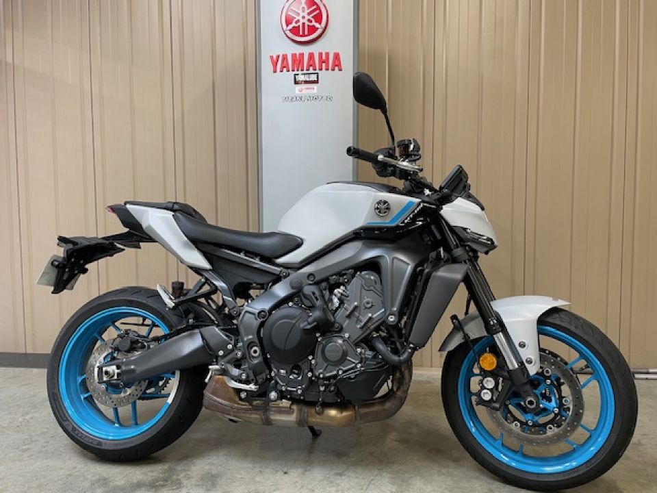YAMAHA MT-09  Y-AMT 1
