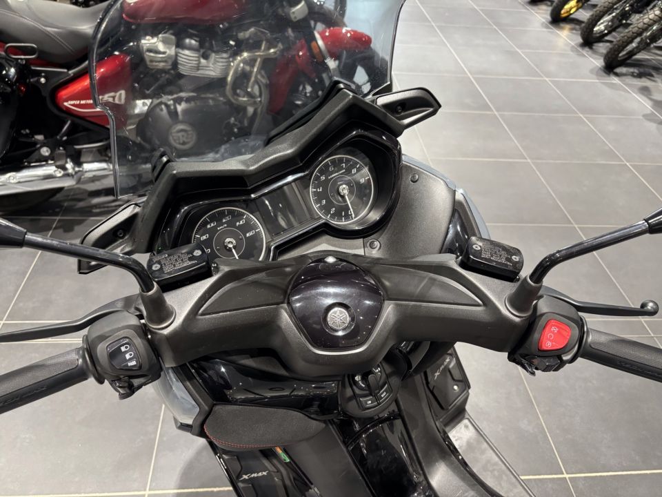 YAMAHA X-MAX 300 TECH MAX 10