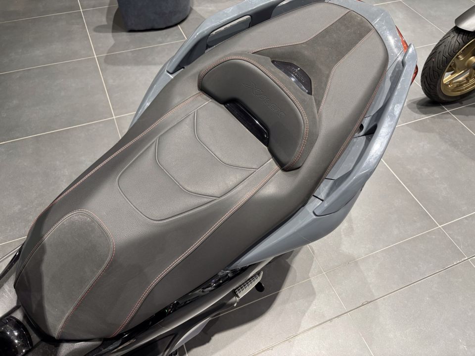 YAMAHA X-MAX 300 TECH MAX 15