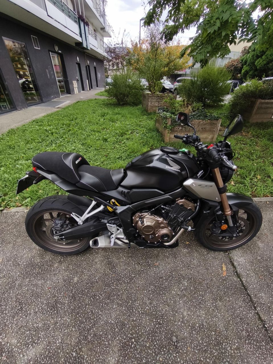 HONDA CB650R Neo Sports Café 1