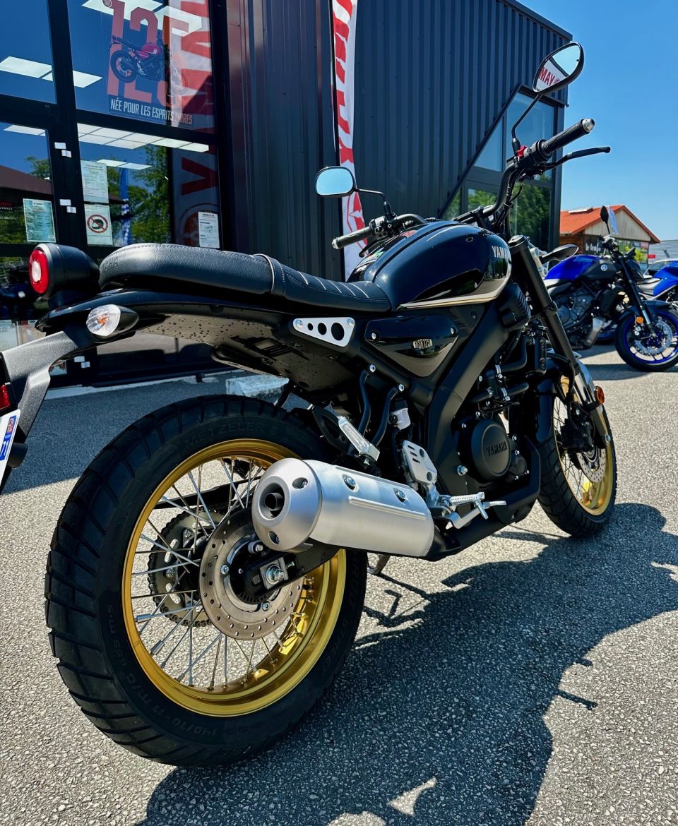 YAMAHA XSR 125 Legacy 2